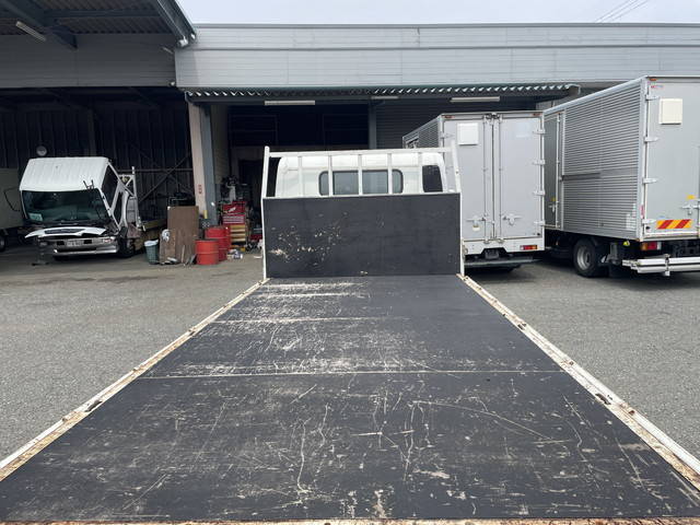 三菱ふそうキャンター平ボディ小型（2t・3t）[写真11]