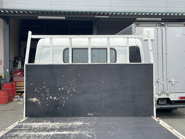 三菱ふそうキャンター平ボディ小型（2t・3t）[写真12]