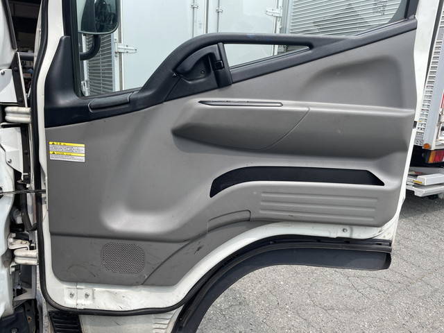 三菱ふそうキャンター平ボディ小型（2t・3t）[写真28]