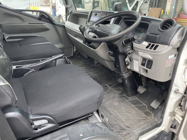 三菱ふそうキャンター平ボディ小型（2t・3t）[写真33]