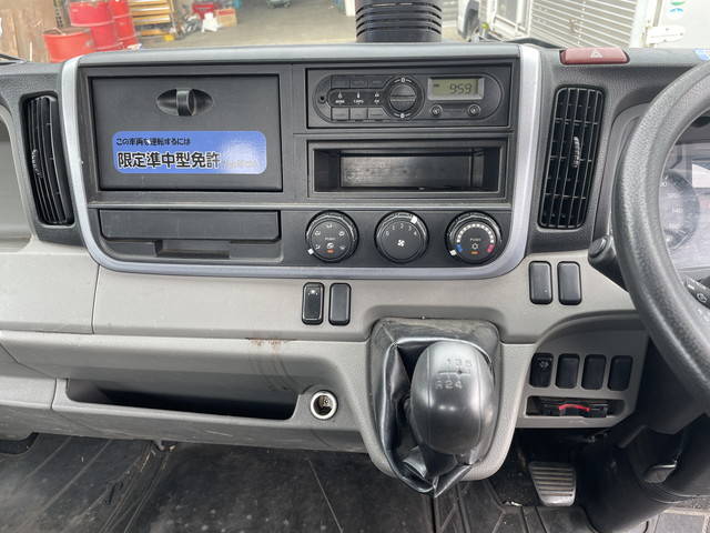 三菱ふそうキャンター平ボディ小型（2t・3t）[写真35]