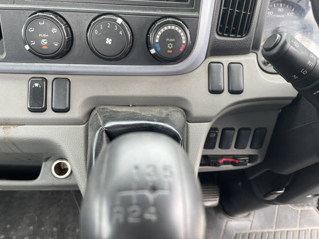 三菱ふそうキャンター平ボディ小型（2t・3t）[写真37]