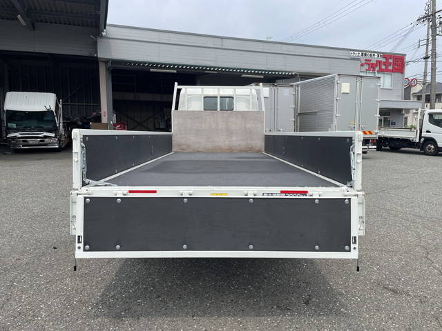 三菱ふそうキャンター平ボディ小型（2t・3t）[写真12]