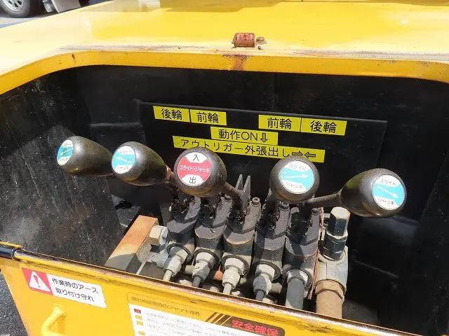 三菱ふそうキャンター穴掘建柱車小型（2t・3t）[写真15]