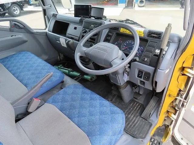 三菱ふそうキャンター穴掘建柱車小型（2t・3t）[写真32]