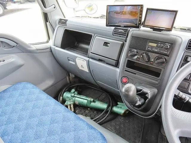 三菱ふそうキャンター穴掘建柱車小型（2t・3t）[写真36]