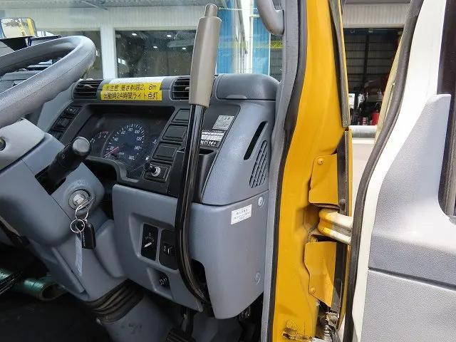 三菱ふそうキャンター穴掘建柱車小型（2t・3t）[写真39]