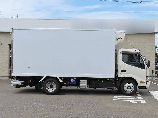 日野デュトロ冷凍車（冷蔵車）小型（2t・3t）[写真04]