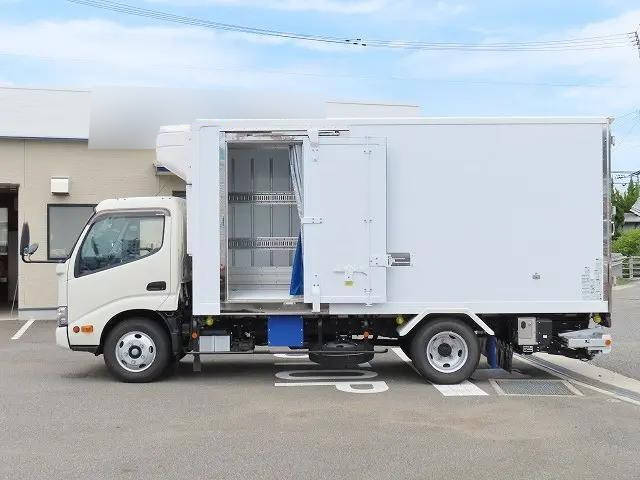 日野デュトロ冷凍車（冷蔵車）小型（2t・3t）[写真08]