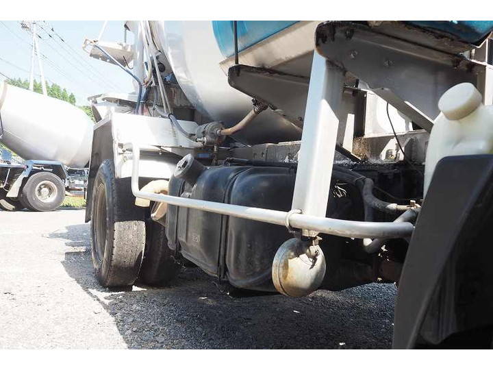 いすゞエルフミキサー車（コンクリートミキサー）小型（2t・3t）[写真25]