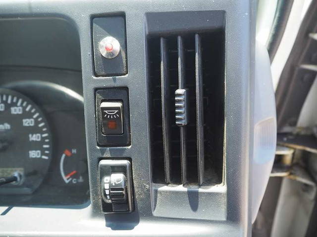 いすゞエルフパネルバン小型（2t・3t）[写真37]