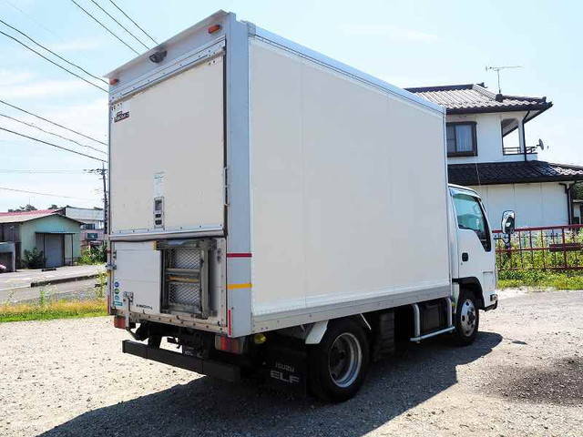 いすゞエルフパネルバン小型（2t・3t）[写真04]