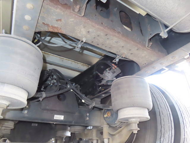 いすゞギガアルミウイング大型（10t）[写真10]