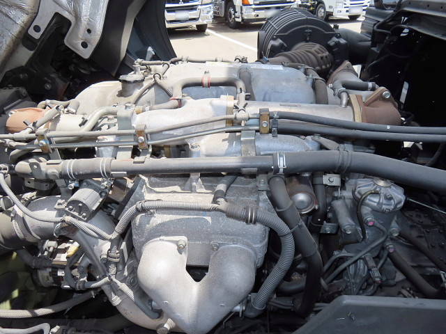 いすゞギガアルミウイング大型（10t）[写真13]