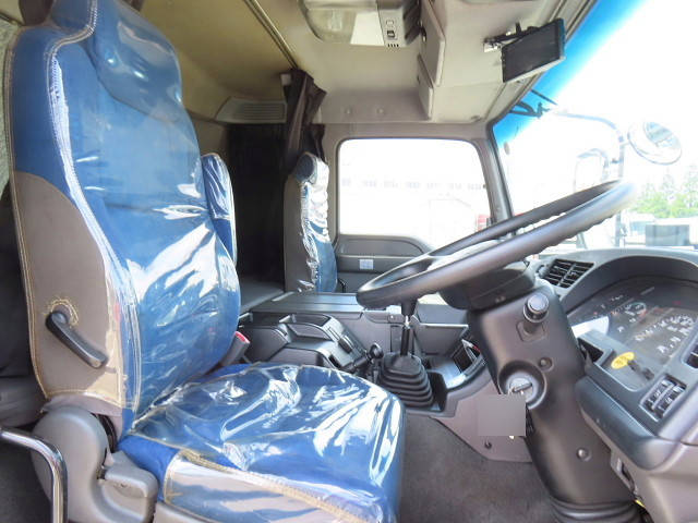 いすゞギガアルミウイング大型（10t）[写真16]