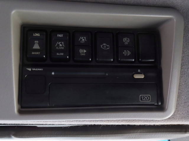 いすゞギガアルミウイング大型（10t）[写真22]