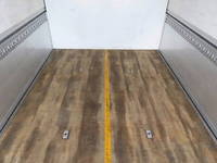 いすゞギガアルミウイング大型（10t）[写真28]