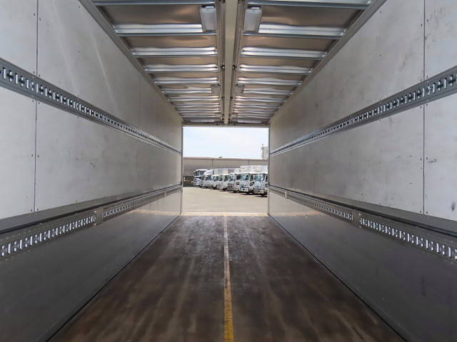 いすゞギガアルミウイング大型（10t）[写真29]