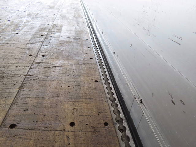 いすゞギガアルミウイング大型（10t）[写真30]