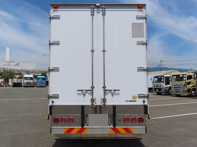 いすゞギガアルミウイング大型（10t）[写真05]