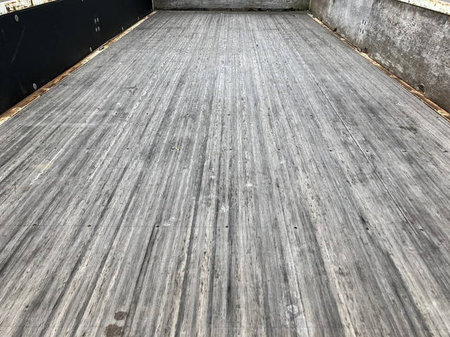 三菱ふそうキャンター平ボディ小型（2t・3t）[写真11]