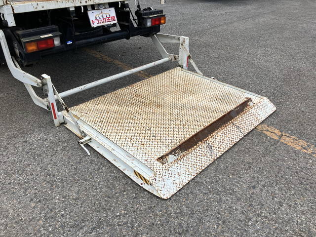 三菱ふそうキャンター平ボディ小型（2t・3t）[写真16]