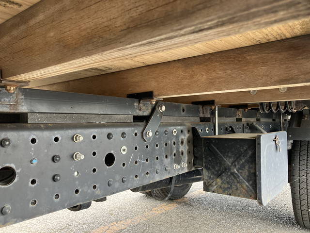 三菱ふそうキャンター平ボディ小型（2t・3t）[写真19]