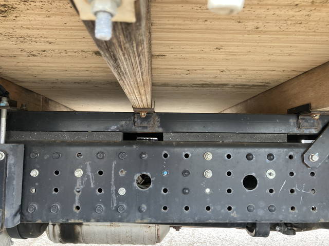 三菱ふそうキャンター平ボディ小型（2t・3t）[写真20]