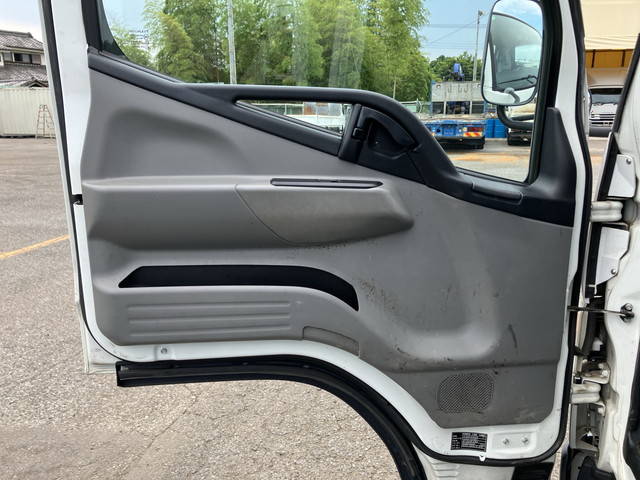 三菱ふそうキャンター平ボディ小型（2t・3t）[写真26]