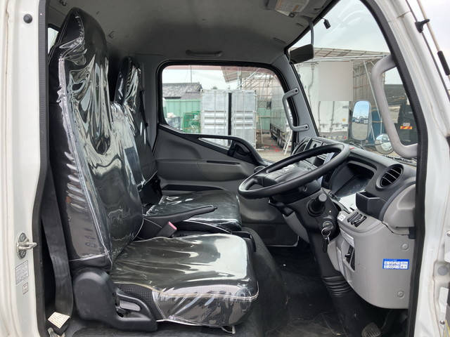 三菱ふそうキャンター平ボディ小型（2t・3t）[写真29]