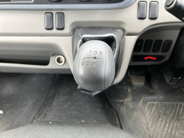 三菱ふそうキャンター平ボディ小型（2t・3t）[写真35]