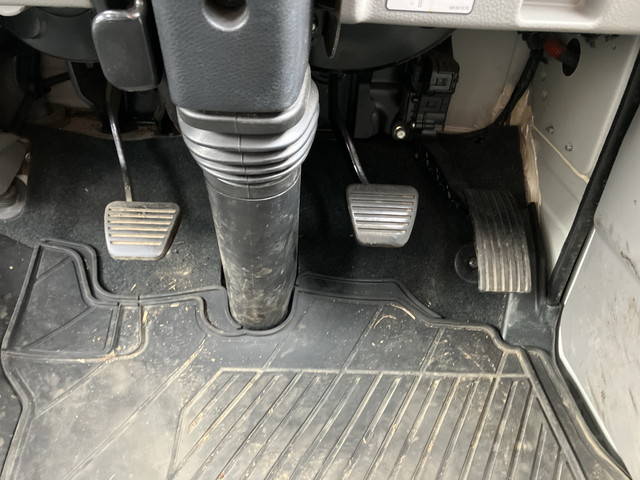 三菱ふそうキャンター平ボディ小型（2t・3t）[写真36]