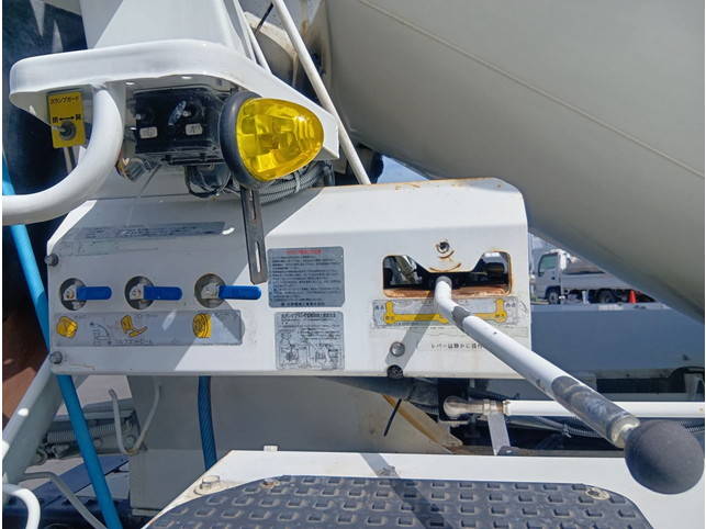 いすゞギガミキサー車（コンクリートミキサー）大型（10t）[写真24]