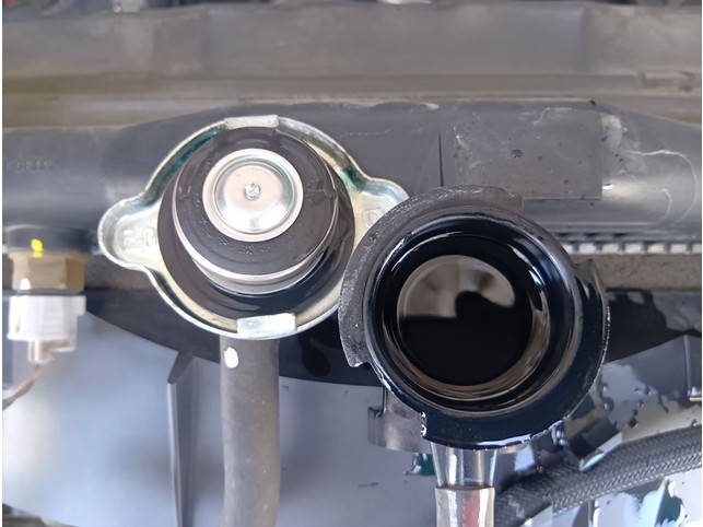 日野レンジャーアルミブロック中型（4t）[写真12]