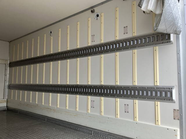 いすゞエルフ冷凍車（冷蔵車）小型（2t・3t）[写真12]