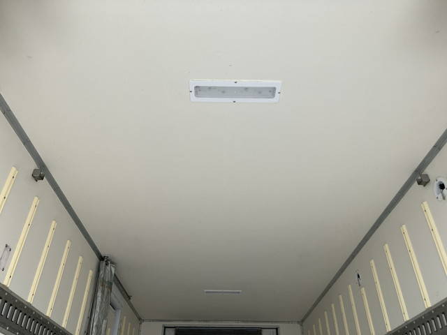 いすゞエルフ冷凍車（冷蔵車）小型（2t・3t）[写真15]