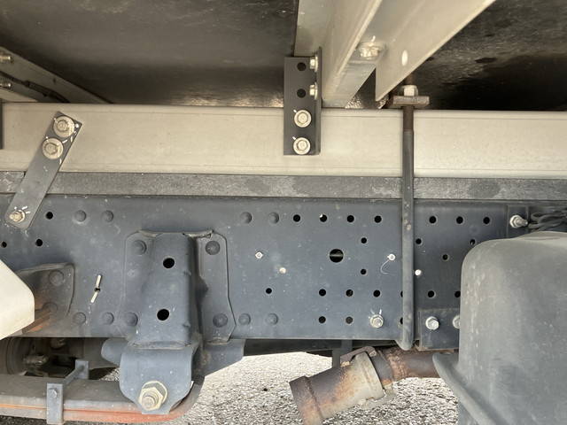 いすゞエルフ冷凍車（冷蔵車）小型（2t・3t）[写真24]