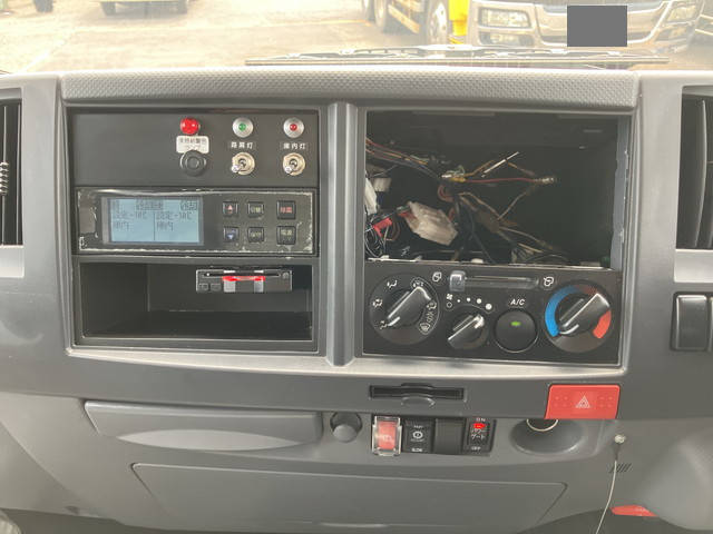 いすゞエルフ冷凍車（冷蔵車）小型（2t・3t）[写真37]