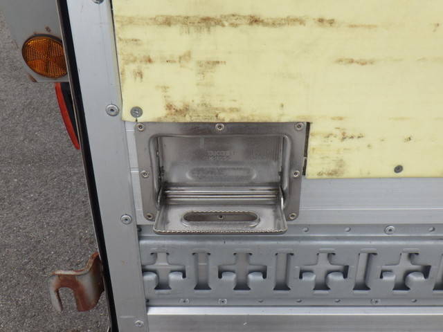 日野レンジャー幌ウイング中型（4t）[写真13]