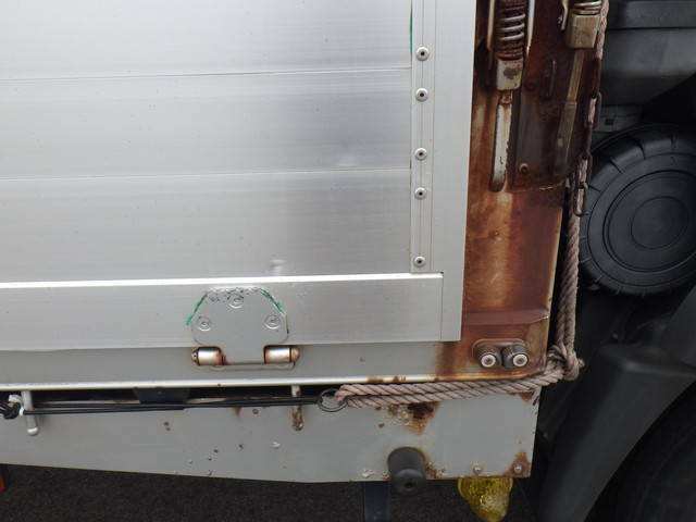 日野レンジャー幌ウイング中型（4t）[写真15]