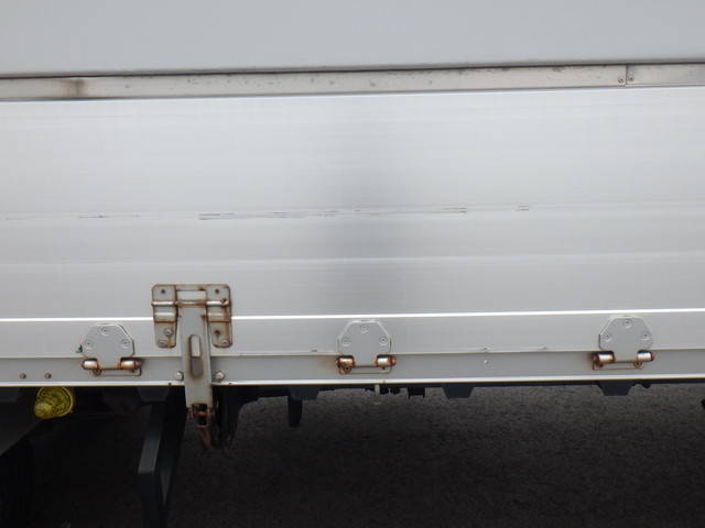 日野レンジャー幌ウイング中型（4t）[写真17]