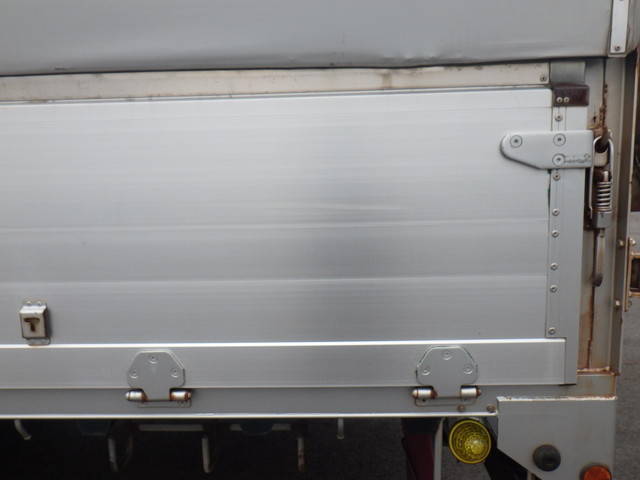 日野レンジャー幌ウイング中型（4t）[写真21]