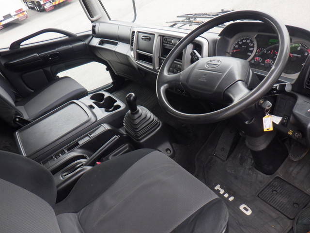 日野レンジャー幌ウイング中型（4t）[写真23]