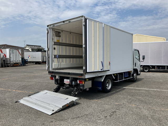 いすゞエルフ冷凍車（冷蔵車）小型（2t・3t）[写真02]