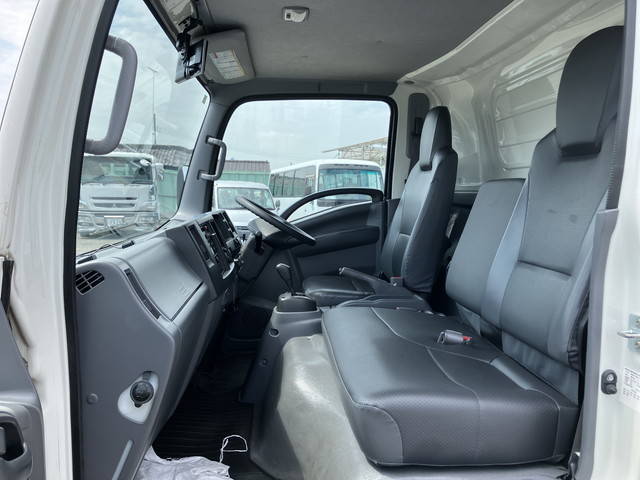 いすゞエルフ冷凍車（冷蔵車）小型（2t・3t）[写真33]