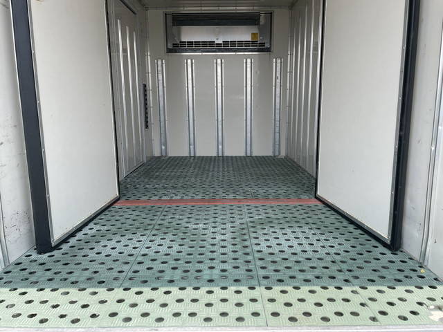 いすゞエルフ冷凍車（冷蔵車）小型（2t・3t）[写真16]