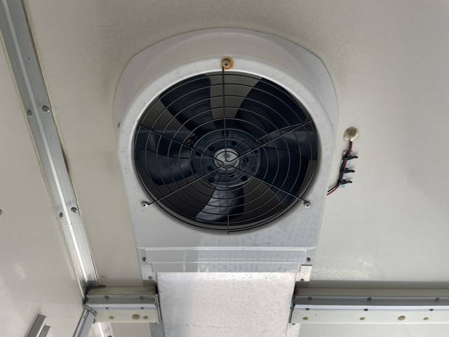 いすゞエルフ冷凍車（冷蔵車）小型（2t・3t）[写真18]