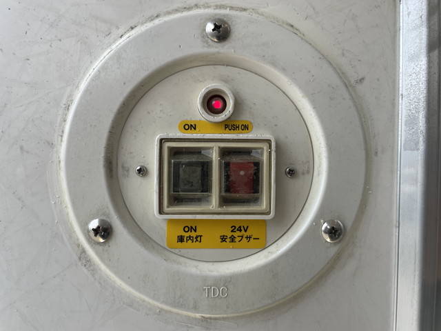 いすゞエルフ冷凍車（冷蔵車）小型（2t・3t）[写真19]