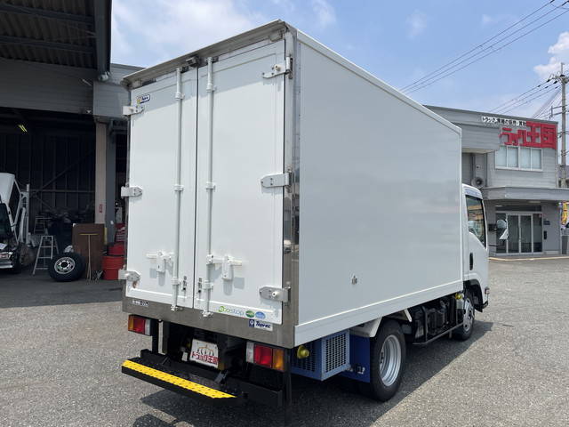 いすゞエルフ冷凍車（冷蔵車）小型（2t・3t）[写真02]