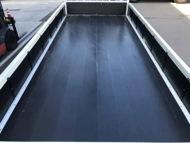 三菱ふそうファイターセルフクレーン4段中型（4t）[写真32]